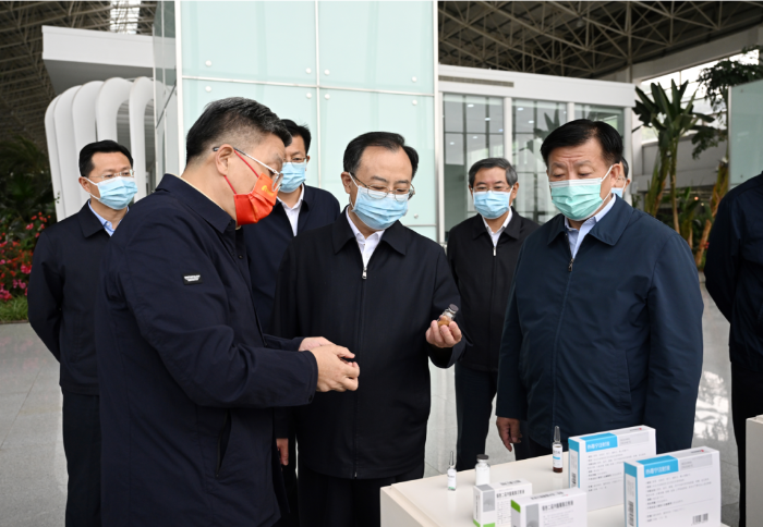江苏省委书记吴政隆调研九五至尊电子游戏药业：加快推动传统中医药和现代科学相结合，为抗击疫情提供有力武器